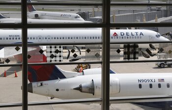 Aviones de Delta Airles en el aeropuerto Ronald Reagan, en Washington (AP )