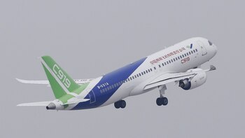 El C919 en pleno despegue (AP)