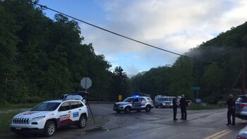 Policías y equipos de emergencia rodearon la zona