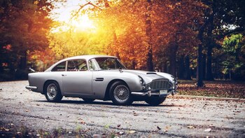 El Aston Martin DB5 o el auto de James Bond: un deportivo de culto