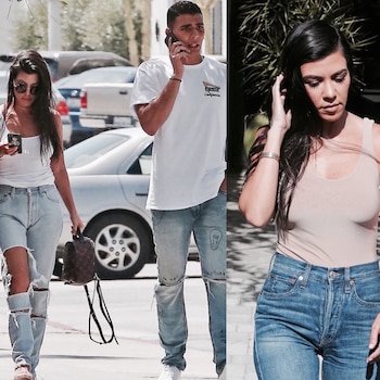 La flamante pareja fue vista paseando por las calles de West Hollywood vistiendo el mismo conjunto de jeans y camiseta blanca