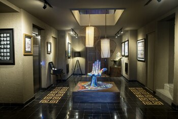 El interior del hotel Arthouse cuenta con una enorme colección de obras de arte contemporáneo. Se destaca por sus innovadoras decoraciones y objetos de diseño en cada rincón del complejo