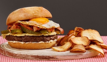 Williamsburg Burger otra de los platos ‘explosivos’ de la hamburguesería