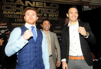 “Canelo” Álvarez es la máxima figura de la empresa Golden Boy Promotions, del estadounidense Oscar de la Hoya, hijo de mexicanos y ex campeón mundial en seis categorías