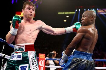 Pelea de 2013 donde Floyd Mayweather derrotó a “Canelo” con una visible superioridad técnica
