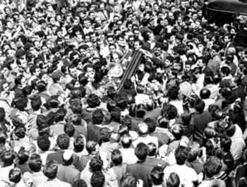 La multitud acompañó el féretro