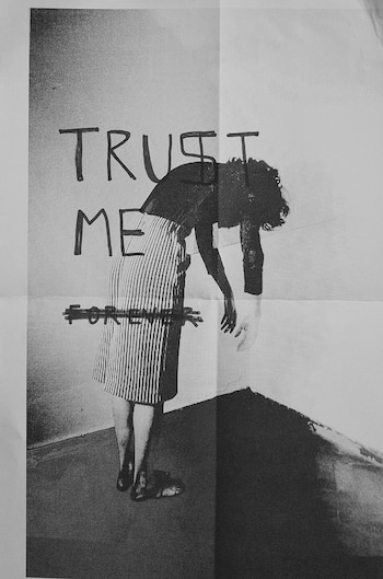 Lucia Von Sprecher, “Trust me”. Técnica: Fotoperformance, fotocopia y fibra, 2015