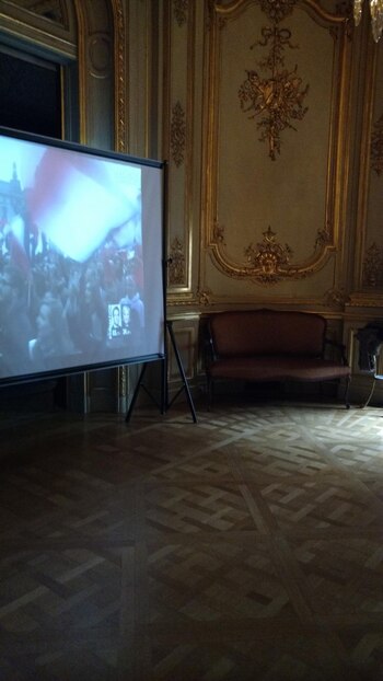 En un salón del Palacio