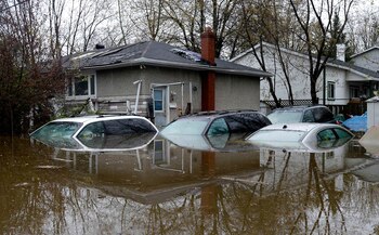 Autos bajo el agua en