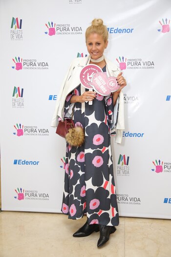 Barbie Simons, una de las figuras que estuvo presente y que colaboró con los pallets que fueron donados por Edenor