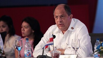 El presidente saliente Luis Guillermo