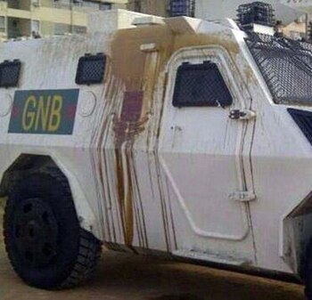 Una tanqueta de la GNB