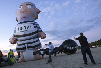 Manifestantes vinculados al movimiento Viene