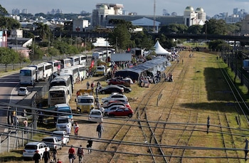Sindicalistas, movimientos de izquierda y dirigentes del PT se desplazaron hasta la ciudad de Curitiba para arropar al ex presidente Luiz Inácio Lula da Silva (Reuters)