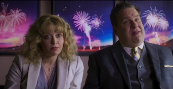 Natasha Lyonne y Jeff Garlin