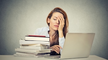 El cansancio y el bajo rendimiento escolar son algunos síntomas de la deficiencia de hierro. (iStock)