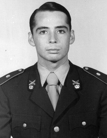 Teniente Primero Roberto Estévez