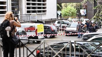Bomberos y policías ya se