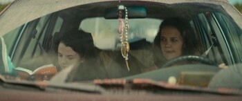 Stefania LaVie Owen y Katie