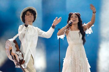 El dúo Naviband de Bieloorrusia, en un momento de actuación con la canción “Story Of My Life”