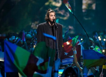 Salvador Sobral, de Portugal, haciendo “Amar Pelos Dois” . Es otro de los favoritos de este año