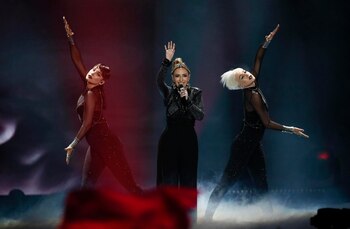 La armenia Artsvik cantó “Fly With Me”