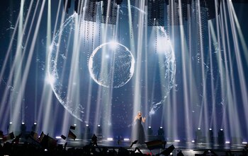 La belga Blanche interpretó la canción “City Lights” durante el Concurso de la Canción Eurovision en Kiev, Ucrania