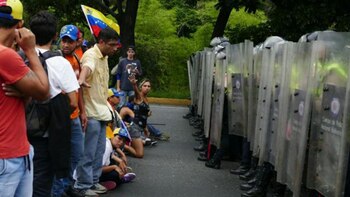 La oposición pide diálogo con