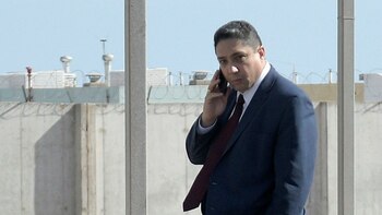 El ministro de Justicia boliviano Héctor Arce durante la visita a los detenidos en Chile (Reuters)