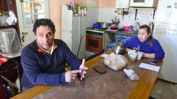 Lobos junto a su mujer,