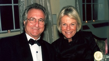 Bernie Madoff junto a su