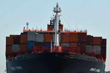 Como un barco fantasma pero