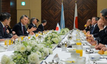 Macri desayunó con empresarios de