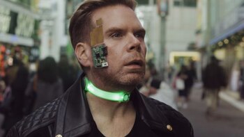 Chris Dancy, posee múltiples dispositivos