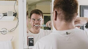 Hasta para lavarse los dientes