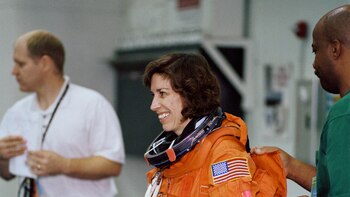 Ellen Ochoa en un entrenamiento