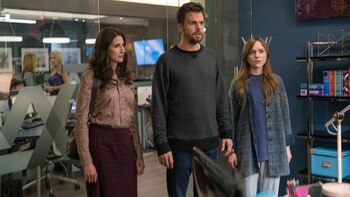 El actor Tommy Dewey también