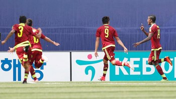 Sergio Cordova y sus compañeros