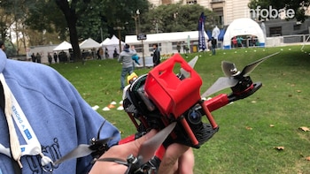 Uno de los drones que participan de la carrera
