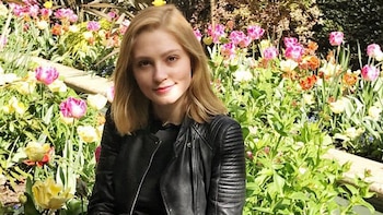 Lavinia tiene 24 años, estudia