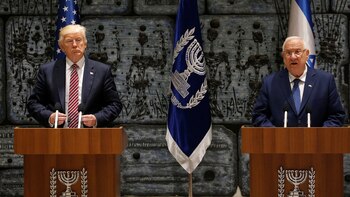 Trump y Rivlin ofreciendo sus