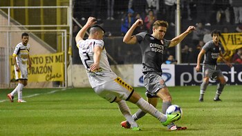 Olimpo triunfó ante su gente