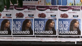 Los afiches no llevan firma