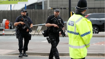 Policía y agentes antiterrorismo en