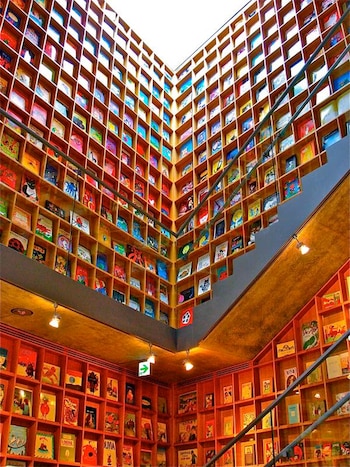 La biblioteca y museo de libros visuales para niños en Iwaki, Japón (Ken Lee)
