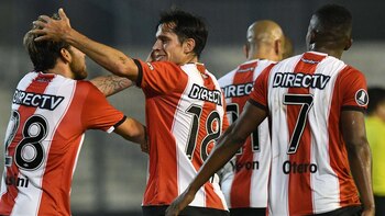 Todos saludan a Augusto Solari,