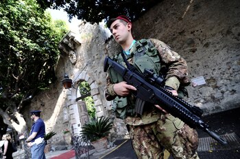 Un soldado del ejército italiano