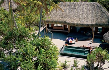 Bungalows privados con piscina propia y salida al mar (Site The Brando)