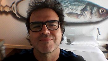 Escritor, músico, artista polifacético, Bob