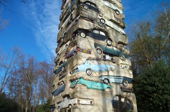 En Francia, una escultura ochentosa